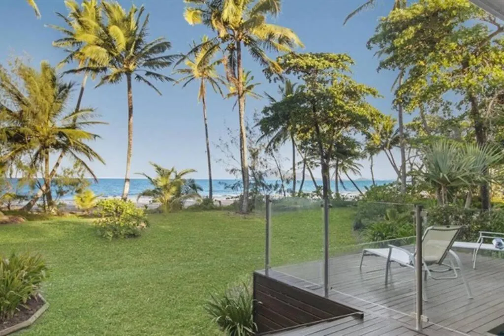 Holiday home Ripples On The Beach - Beachfront Mission Beach