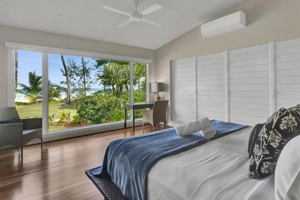 Ripples On The Beach - Beachfront Mission Beach Holiday home